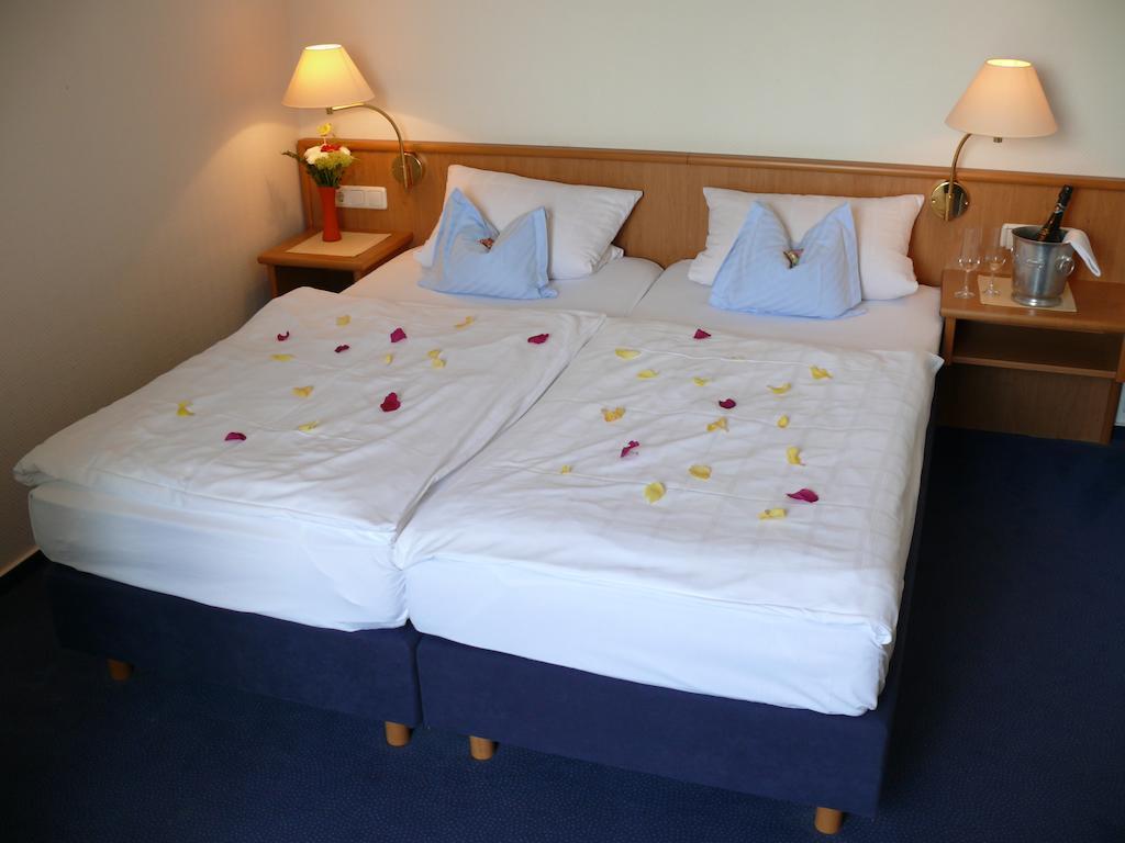 Hotel Zur Schoenen Aussicht Groemitz Room photo